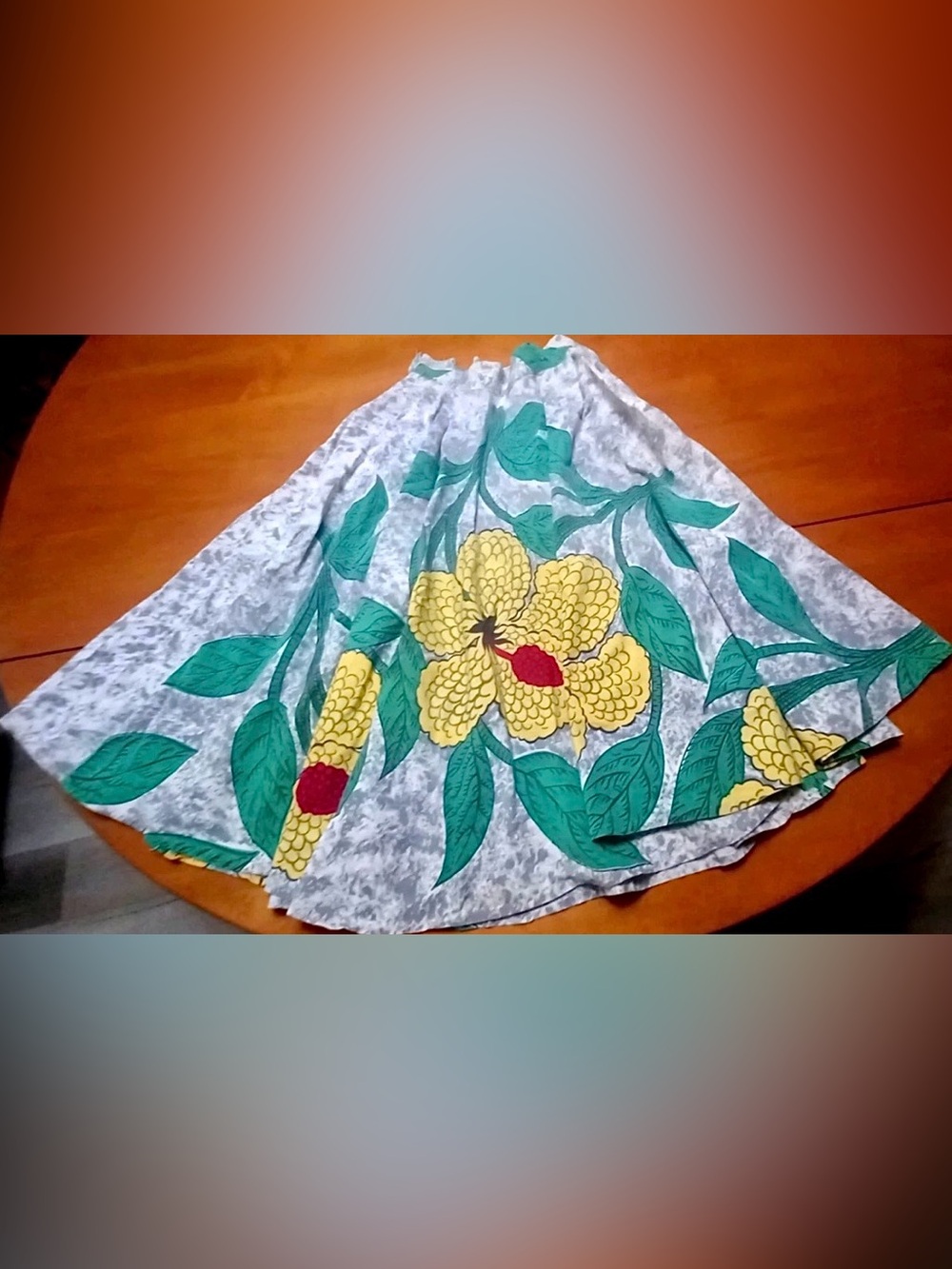 Vintage 1950s Floral Hibiscus Full Circle Skirt Gray, Yellow, Green, Red XS 25”W